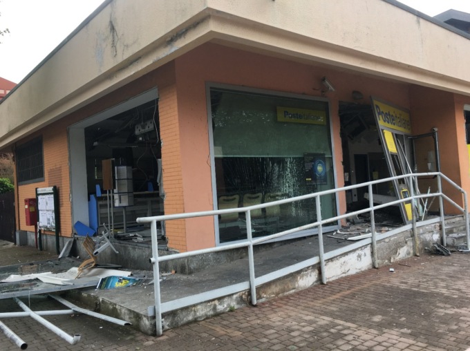 Brugherio, iniziati i lavori all’ufficio postale di piazza Papa Giovanni XXIII. Riaprirà a settembre