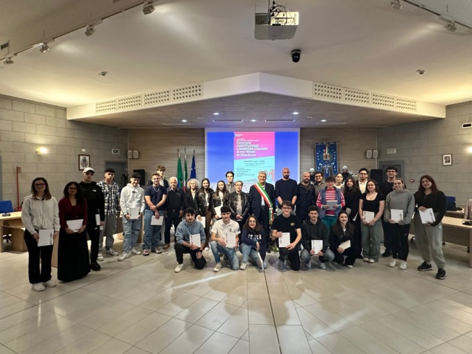 Festa della Repubblica, a Vimodrone consegnata la Costituzione ai neo 18enni