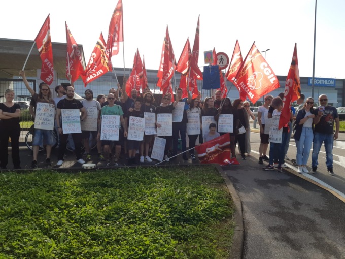 Basiano, sciopero: braccia incrociate alla Decathlon