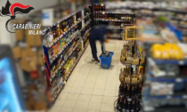 Ladri di champagne nei supermercati, bottino da 4.500 euro: tre arresti
