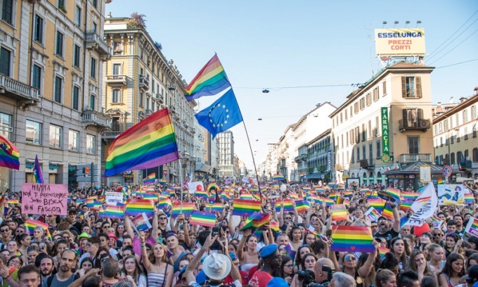Milano Pride 2024: domani, sabato 29 giugno, la parata finale e il grande evento all’Arco della Pace