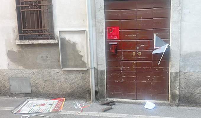 Vaprio: vandalizzata la sede dei dem