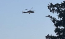 Operazione dei Carabinieri con l'elicottero a Trezzo sull'Adda