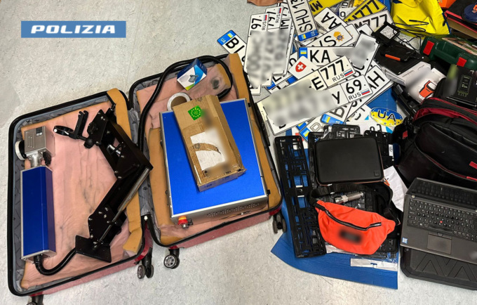 Ricettazione e riciclaggio di auto di grossa cilindrata: fermati due cittadini bielorussi