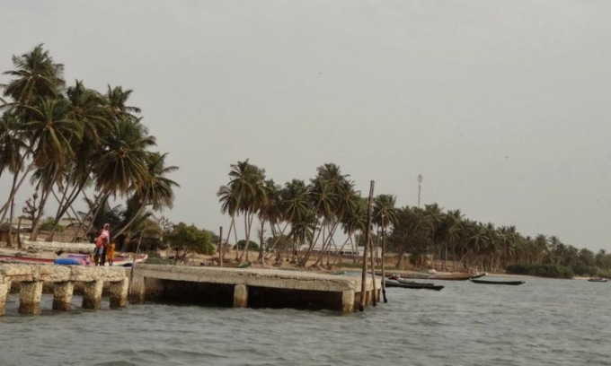 L’ultimo saluto alla piccola Fatou, la bambina annegata a Inzago, prima del rientro in Senegal