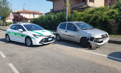 Ruba l'auto del papà e si va a schiantare: 17enne nei guai