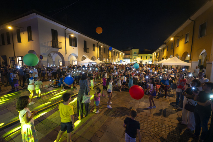 Fra Matteo porta la Bellezza in centro  a Melzo e riempie la piazza