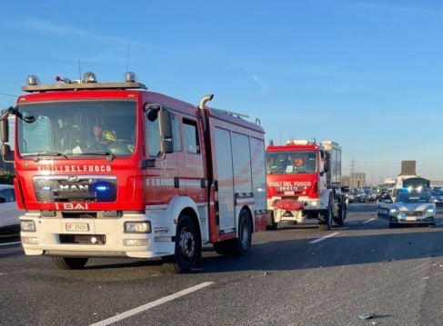 Incidente in A4 alla barriera di Milano Est, quattro ambulanze e Vigili del fuoco sul posto