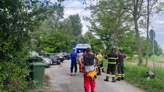 Dispiegamento di forze al fiume a Cassano: bambino salvato dai passanti