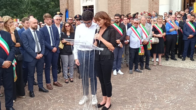 L’ultimo commosso saluto al sindaco di Cernusco sul Naviglio Ermanno Zacchetti VIDEO