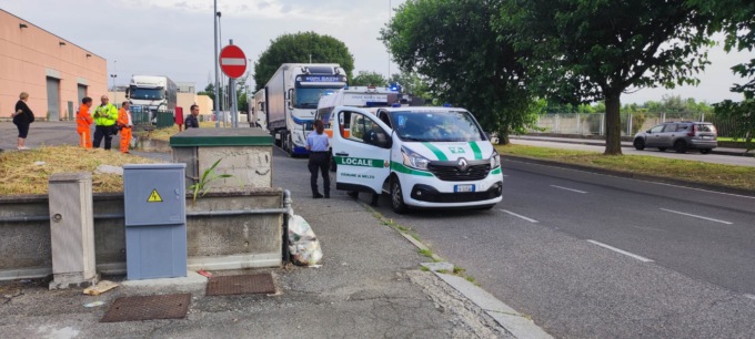 Camionista trovato morto a Melzo, sul posto Polizia Locale e soccorritori