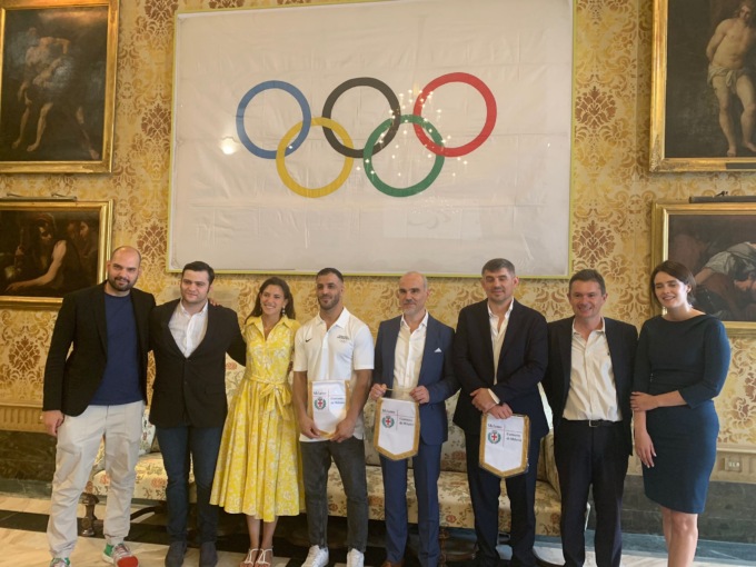 Gli olimpionici del Lotta club Seggiano ospiti a Palazzo Marino prima del volo per Parigi