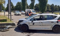 Pioltello, le foto dell'auto "impazzita" che si è schiantata davanti alla piscina