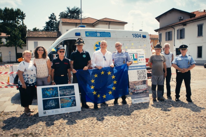 L’ambulanza ucraina crivellata di proiettili è arrivata a Cernusco sul Naviglio