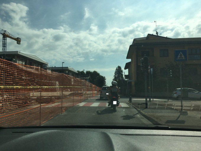 Spento l’ultimo semaforo di Carugate: al suo posto una rotonda