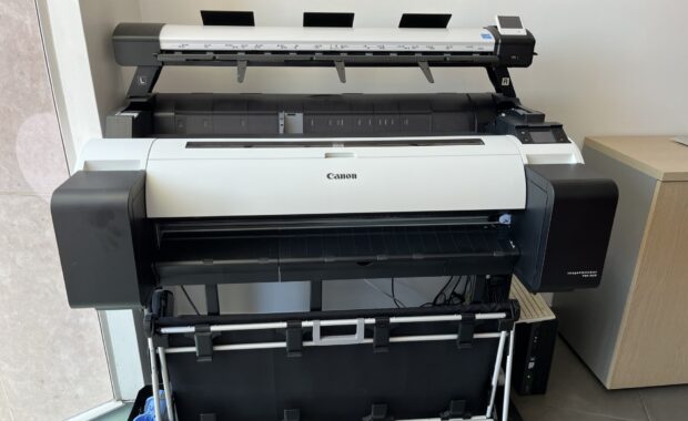 Stampante plotter in vendita tramite asta pubblica a Gorgonzola