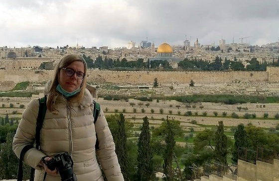 Bandiera della Palestina sul Municipio di Cernusco sul Naviglio, la scrittrice Elisabetta Ranghetti: “Sdegnata”