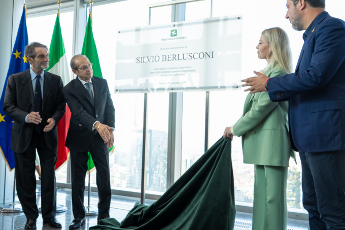 Via libera all’intitolazione dell’aeroporto di Malpensa a Berlusconi: l’ultima parola spetta a Salvini