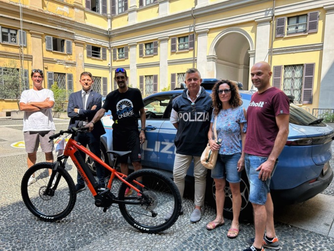Restituiti ai proprietari bici e monopattini rubati trovati a Vignate