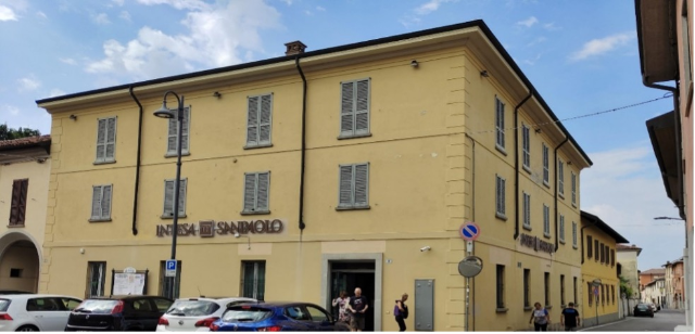 Raccolta firme contro la chiusura dell’ultimo bancomat a Trezzano Rosa