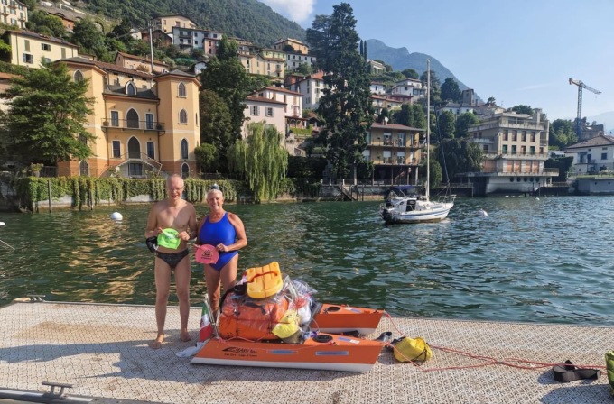 E’ cominciata l’impresa sul lago di Como: 150 chilometri a nuoto