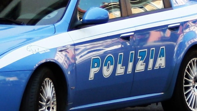 Dopo il furto aggrediscono gli agenti: il video della fuga finita male…