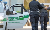 Accoltella un ragazzo per rubargli la collanina: arrestato 19enne