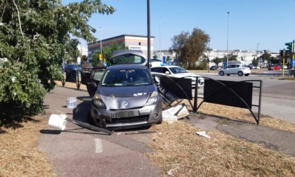 Paura sulla Cassanese a Segrate: perde il controllo dell'auto e finisce fuori strada