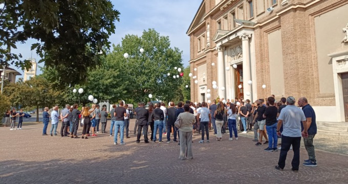“Ciao Pessi”. A Cernusco sul Naviglio i funerali del 29enne morto in un incidente in moto