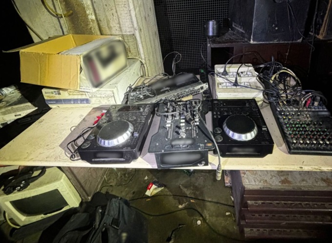 I Carabinieri fermano rave party in un capannone abbandonato: 15 denunciati