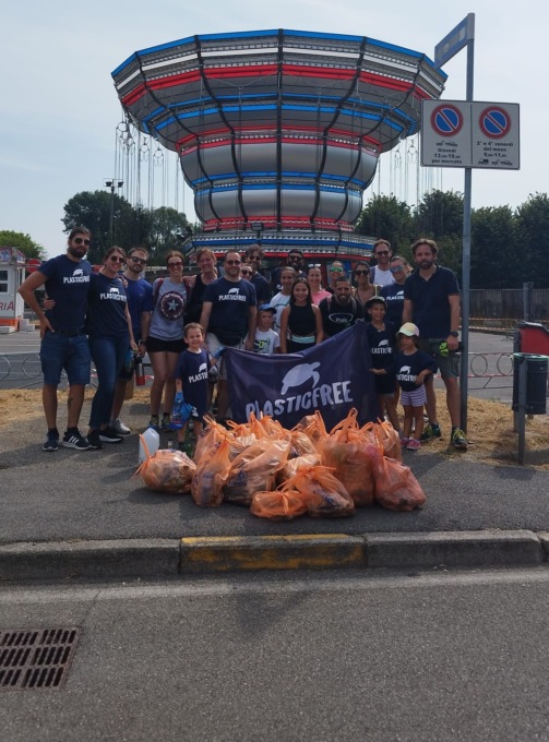 Plastic Free, prima giornata di pulizia ambientale a Bellinzago: raccolti più di 25 chili di rifiuti!