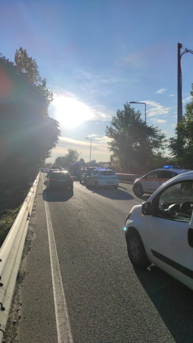 Incidente tra auto e moto a Segrate, ferito un 16enne: lunghe code