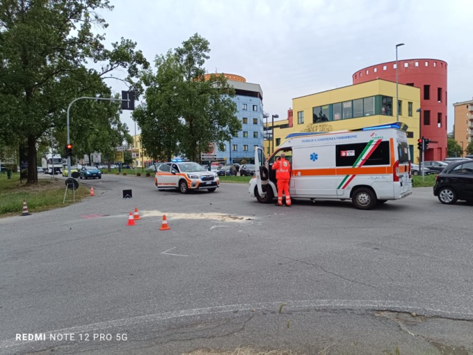 Incidente con un camion, motociclista soccorso in codice rosso