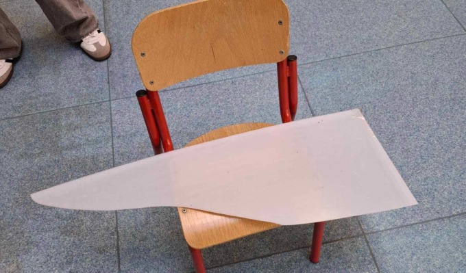 Cassina de’ Pecchi, si rompe un lucernario alla materna e cade in un salone