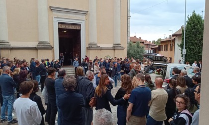 A Masate i funerali di Federica Tonoli, la dottoressa caduta sul Monte del Forno