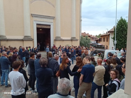 A Masate i funerali di Federica Tonoli, la dottoressa caduta sul Monte del Forno