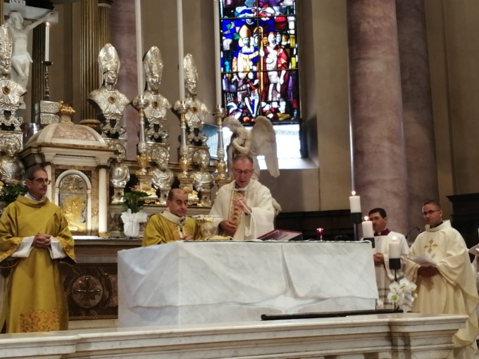 Chiesa Gorgonzola, le foto della consacrazione dell’altare con l’Arcivescovo Delpini