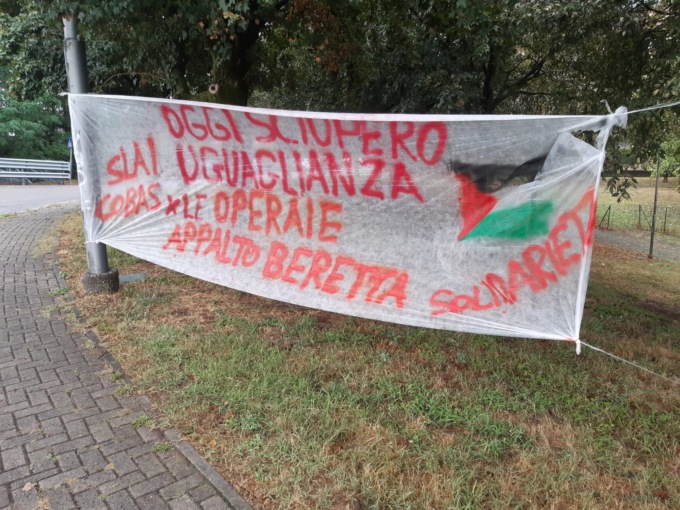 Sciopero dei lavoratori in appalto alla Beretta di Trezzo
