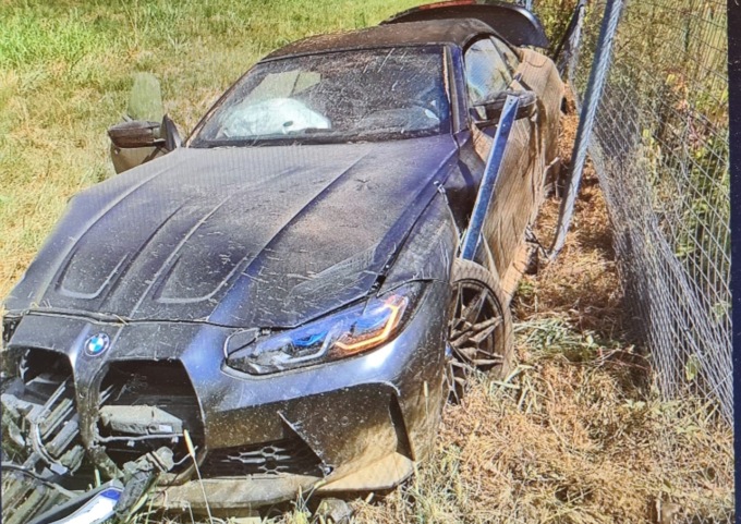 Si ribalta con il bolide e gli trovano della cocaina: 42enne rimane ferito e senza patente