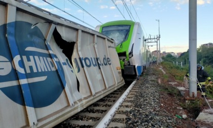 Treno deragliato a Milano, sei feriti: "Per fortuna nessuno in gravi condizioni"