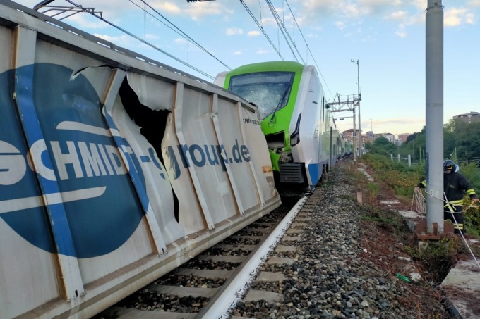 Treno deragliato a Milano, sei feriti: “Per fortuna nessuno in gravi condizioni”