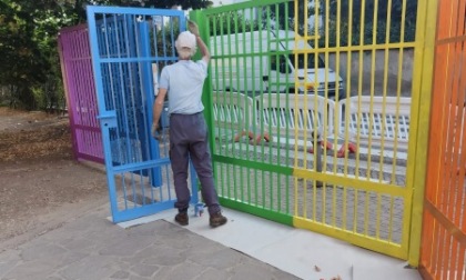 Trezzo, ad accogliere gli alunni ci sarà un cancello arcobaleno