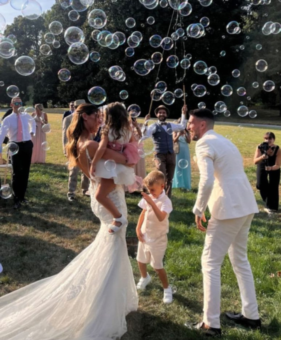 L’influencer Fox-Andrea ha sposato la sua bellissima Marta, le foto del matrimonio da favola a Vaprio