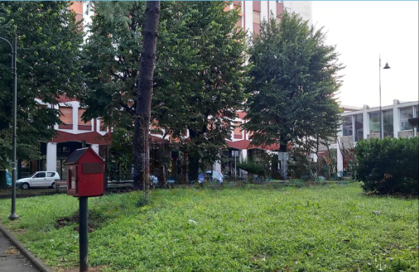 Urla, schiamazzi e pattume abbandonato in centro a Cassina de’ Pecchi, lamentele dei residenti