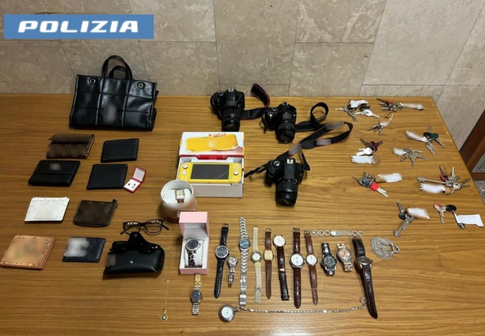 Erano l’incubo di centri commerciali e mercati rionali: il video della refurtiva dei “fantastici” quattro