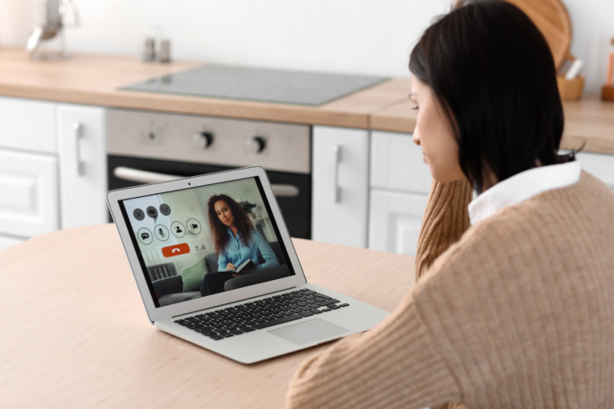 Psicologo online e in chat: una nuova luce nel tuo percorso di benessere