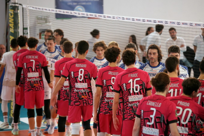 Debutto con sconfitta per i giovani Diavoli Rosa