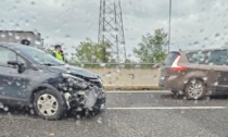 Scontro tra tre auto lungo la Cassanese, traffico in tilt