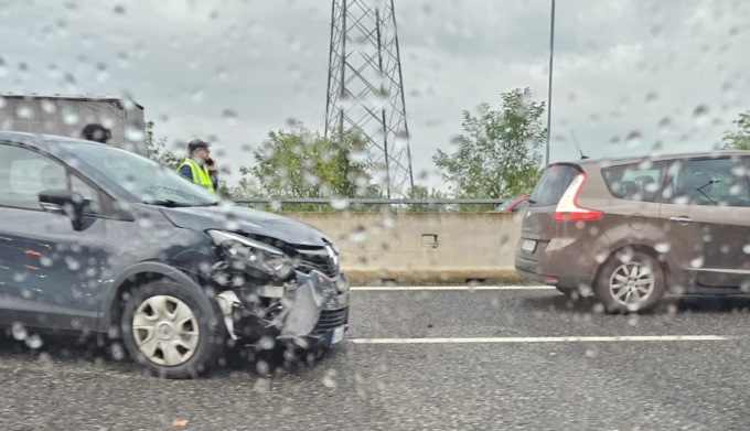 Scontro tra tre auto lungo la Cassanese, traffico in tilt