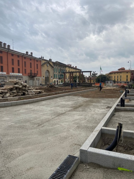 Cantiere infinito: i lavori in piazza slittano di sette mesi